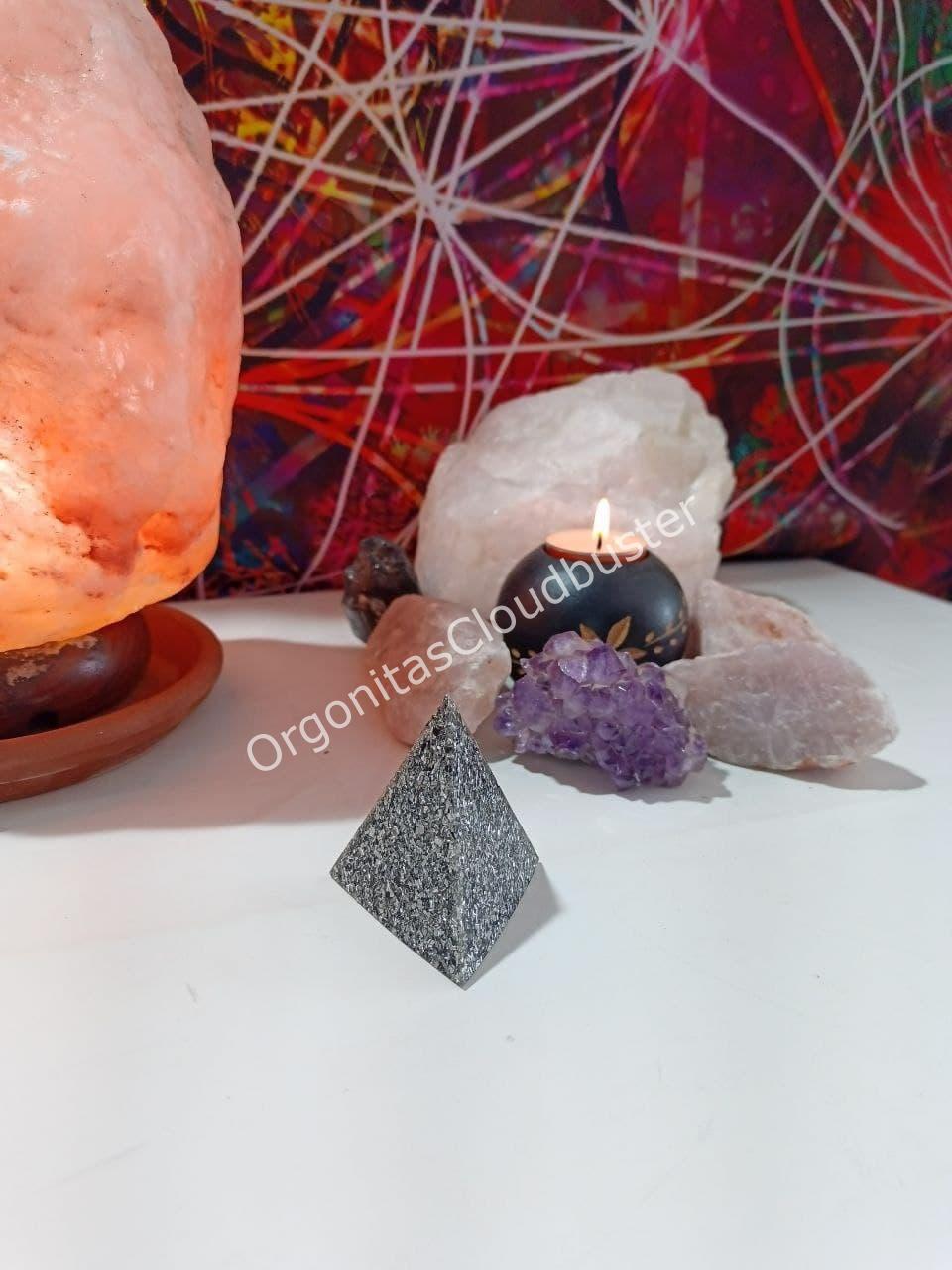 Orgonita / Electronite Pirámide Pequeña 3 lados - Imagen 3