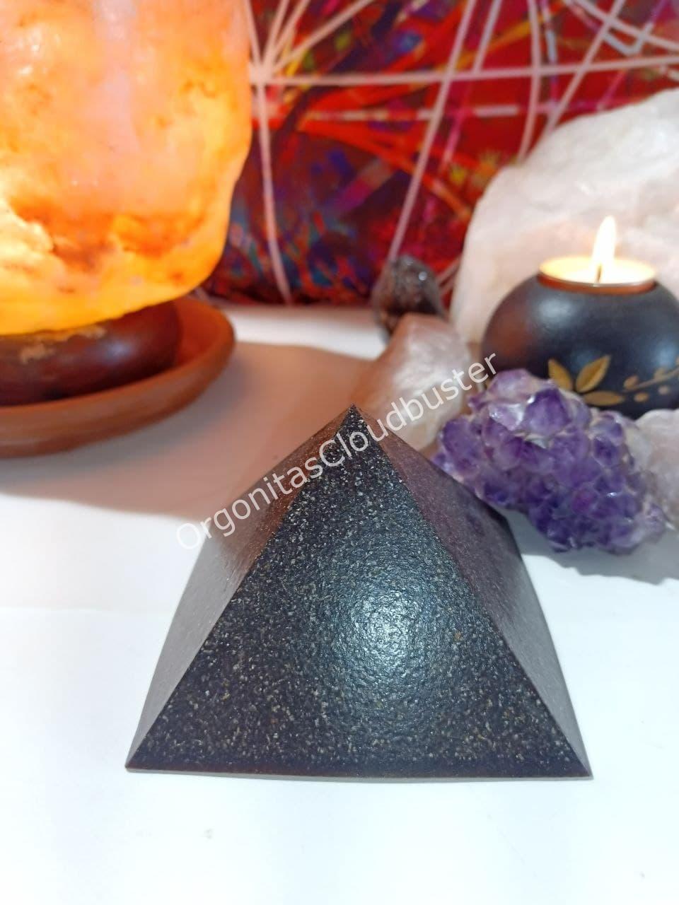 Orgonita VIRUTA DE HIERRO Pirámide Grande 4 lados