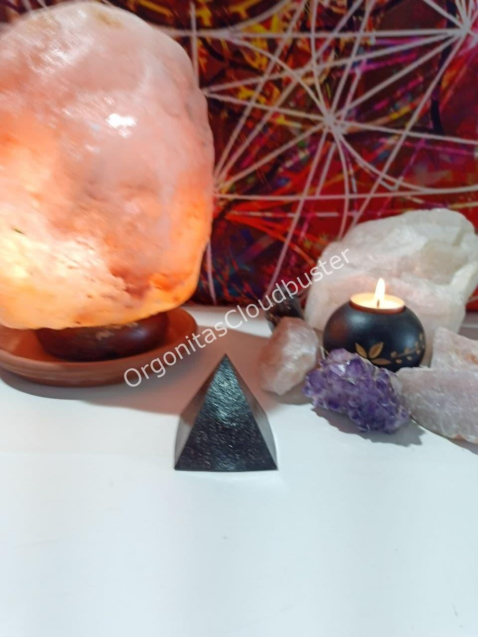 Orgonita VIRUTA DE HIERRO Pirámide mediana 4 lados - Imagen 2