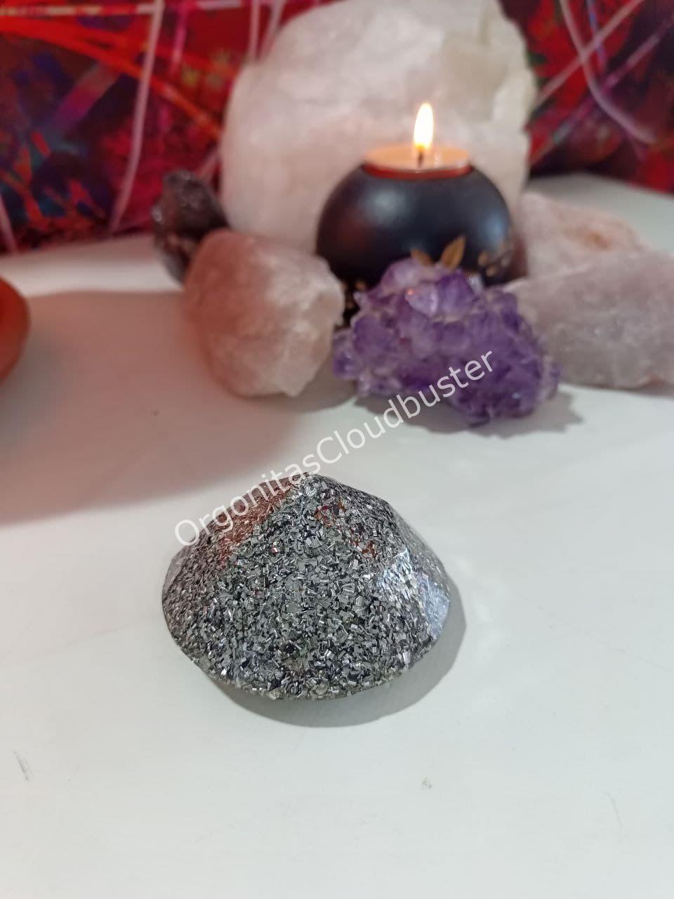 Orgonita / Electronite Pirámide formato diamante Grande - Imagen 3