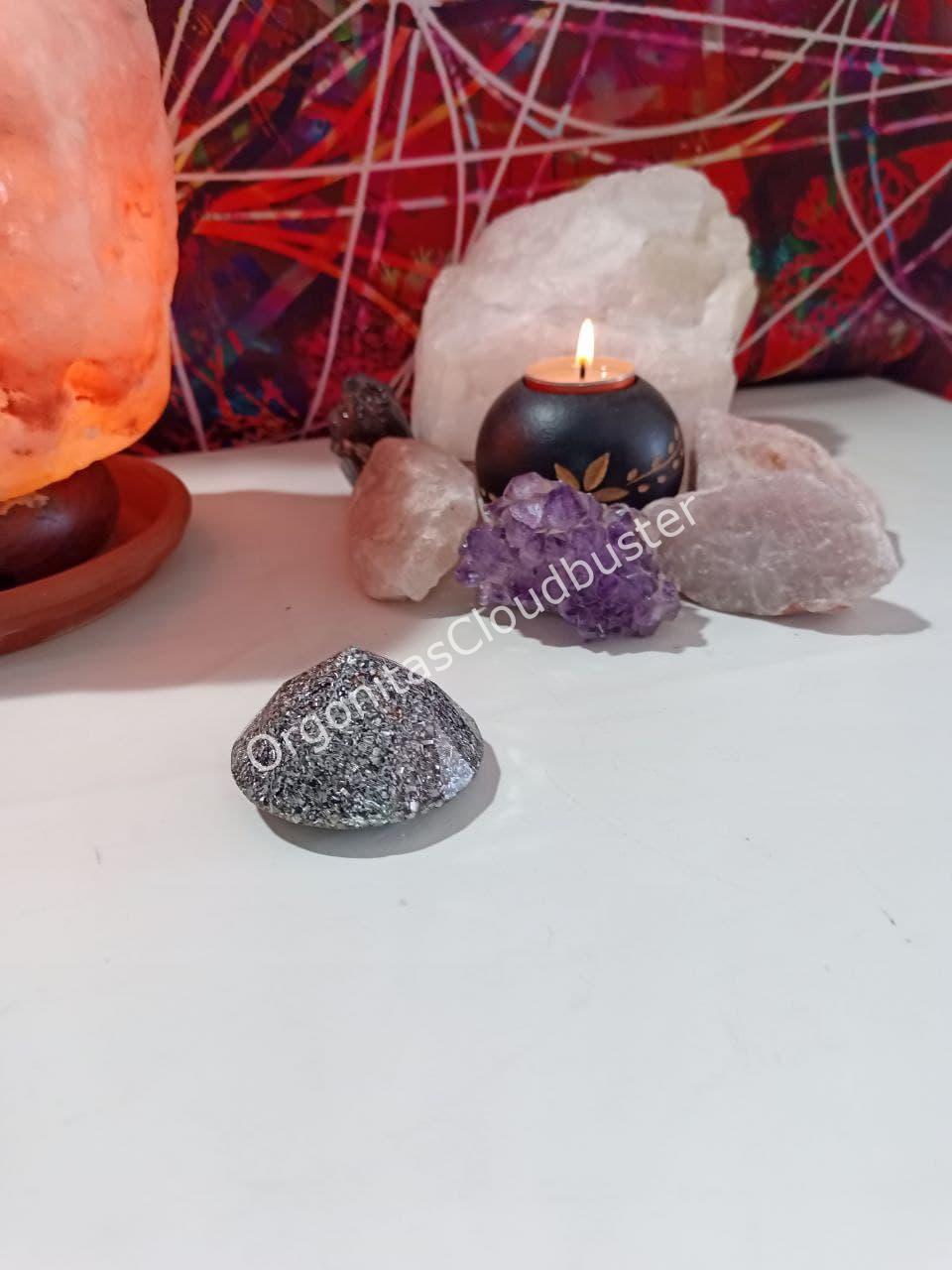 Orgonita / Electronite Pirámide formato Diamante mediana