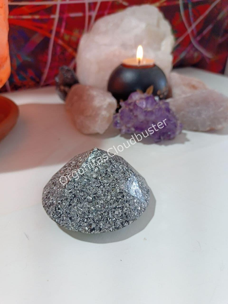 Orgonita / Electronite Pirámide formato diamante Grande