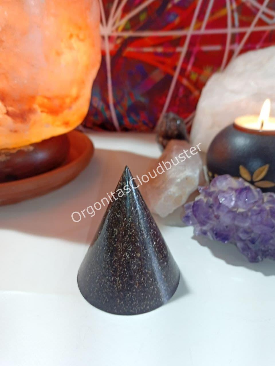 Orgonita VIRUTA DE HIERRO Pirámide cono