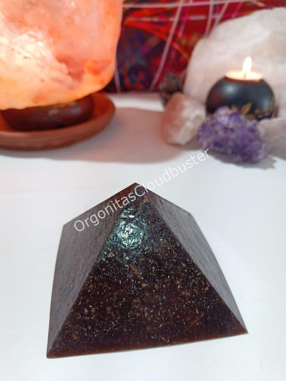 Orgonita VIRUTA DE HIERRO Pirámide Grande 4 lados - Imagen 6