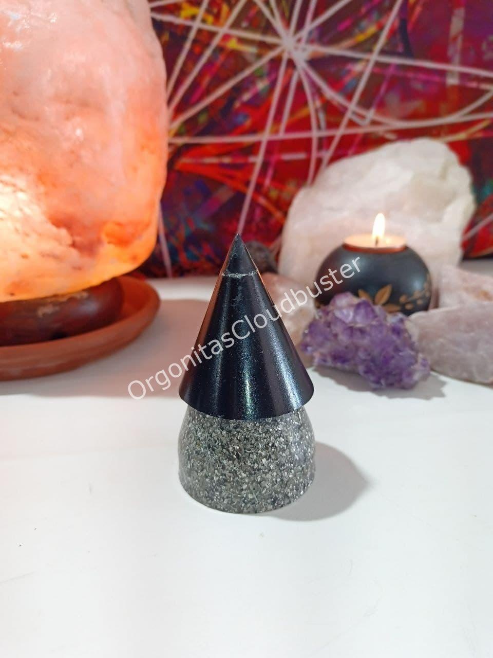 Orgonita VIRUTA ALUMINIO con punta de Magnetita Pirámide Cono pequeña