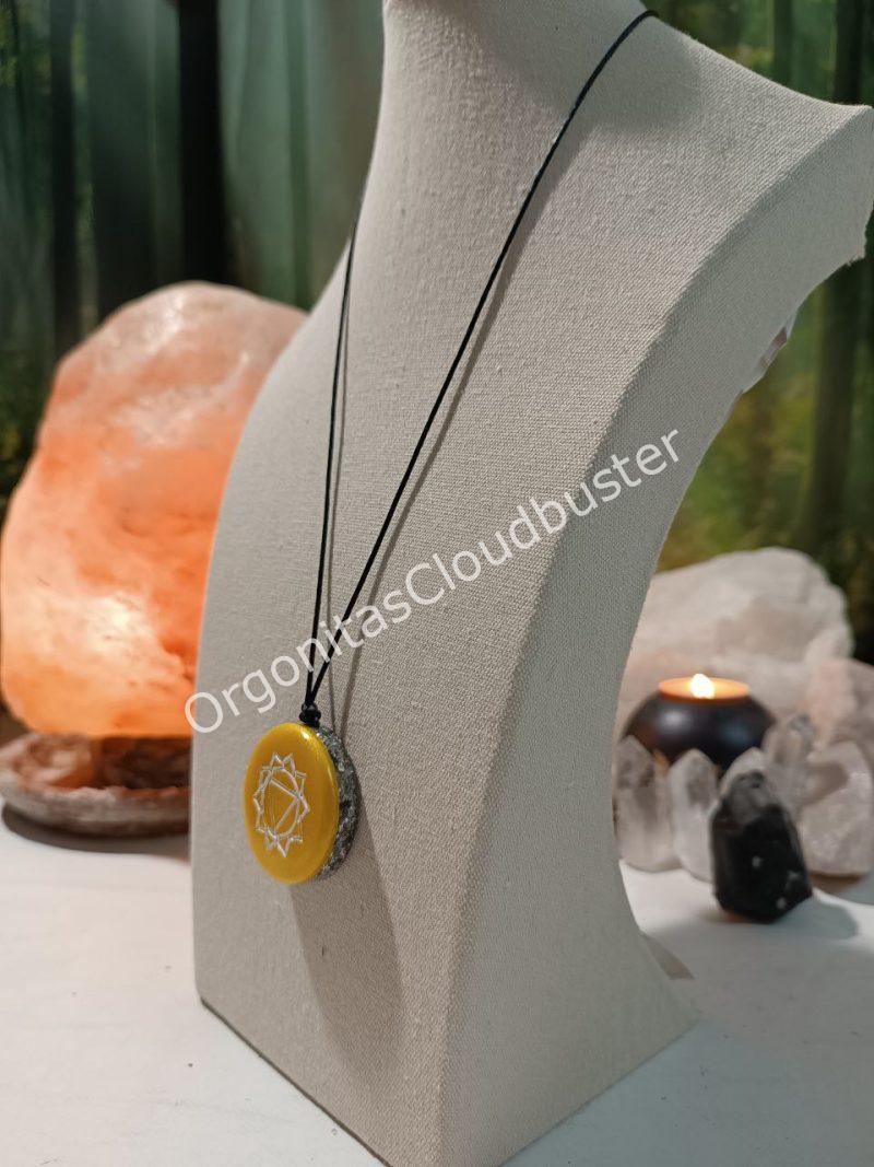 Orgonita / Electronite Colgante o llavero Plexo Solar formato Semicírculo - Imagen 3