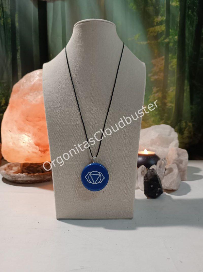 Orgonita / Electronite Colgante o llavero Chakra Tercer Ojo formato Semicírculo - Imagen 4
