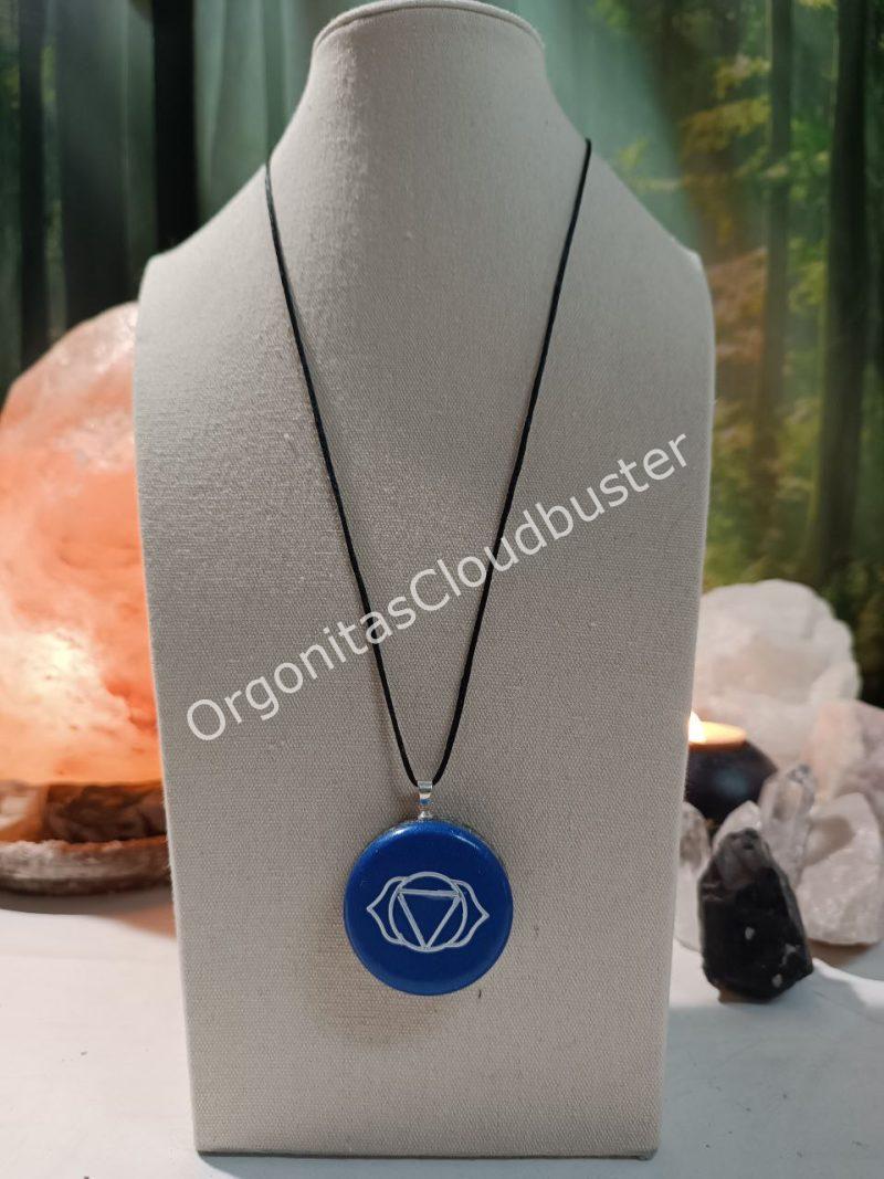 Orgonita / Electronite Colgante o llavero Chakra Tercer Ojo formato Semicírculo