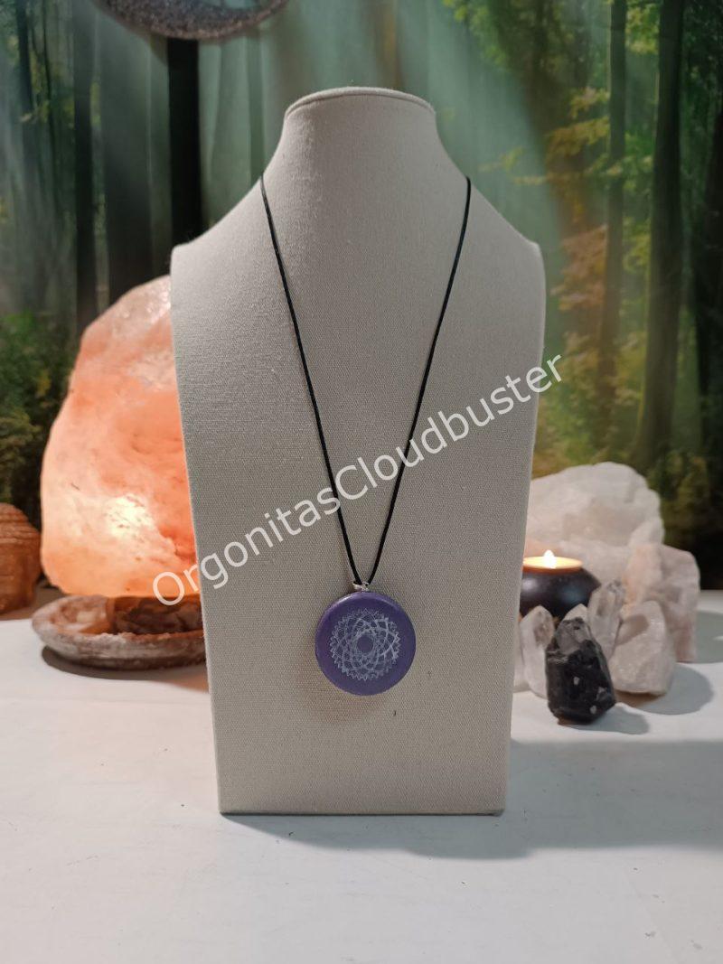 Orgonita / Electronite Colgante o llavero Chakra Corona formato Semicirculo - Imagen 3