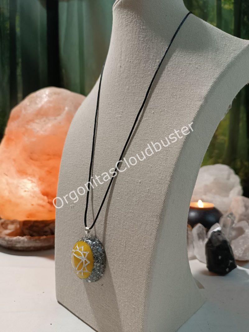 Orgonita / Electronite Colgante o llavero Chakra Plexo Solar formato Semiesfera - Imagen 3