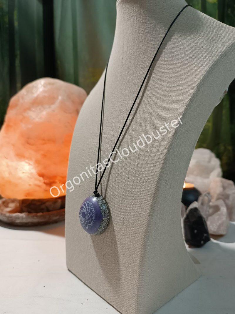 Orgonita / Electronite Colgante o llavero Chakra Corona formato Semiesfera - Imagen 3