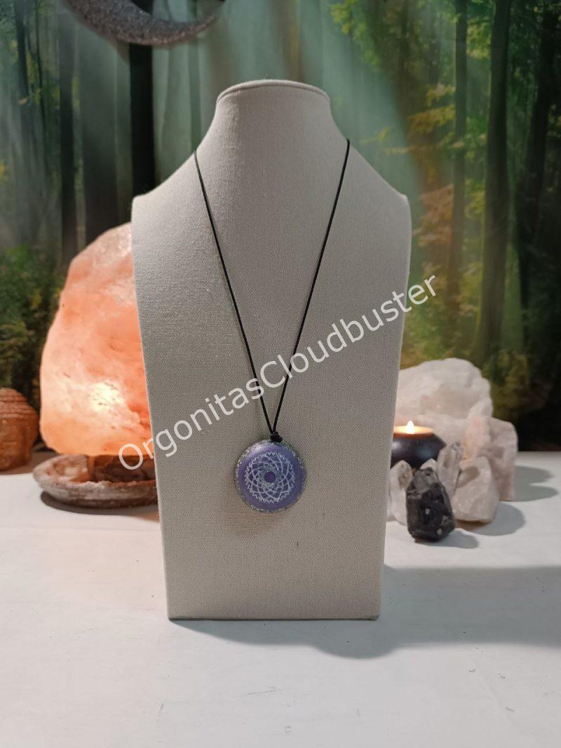 Orgonita / Electronite Colgante o llavero Chakra Corona formato Semiesfera - Imagen 4
