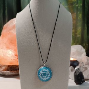 Orgonita / Electronite Colgante o llavero Chakra de Garganta formato Semiesfera