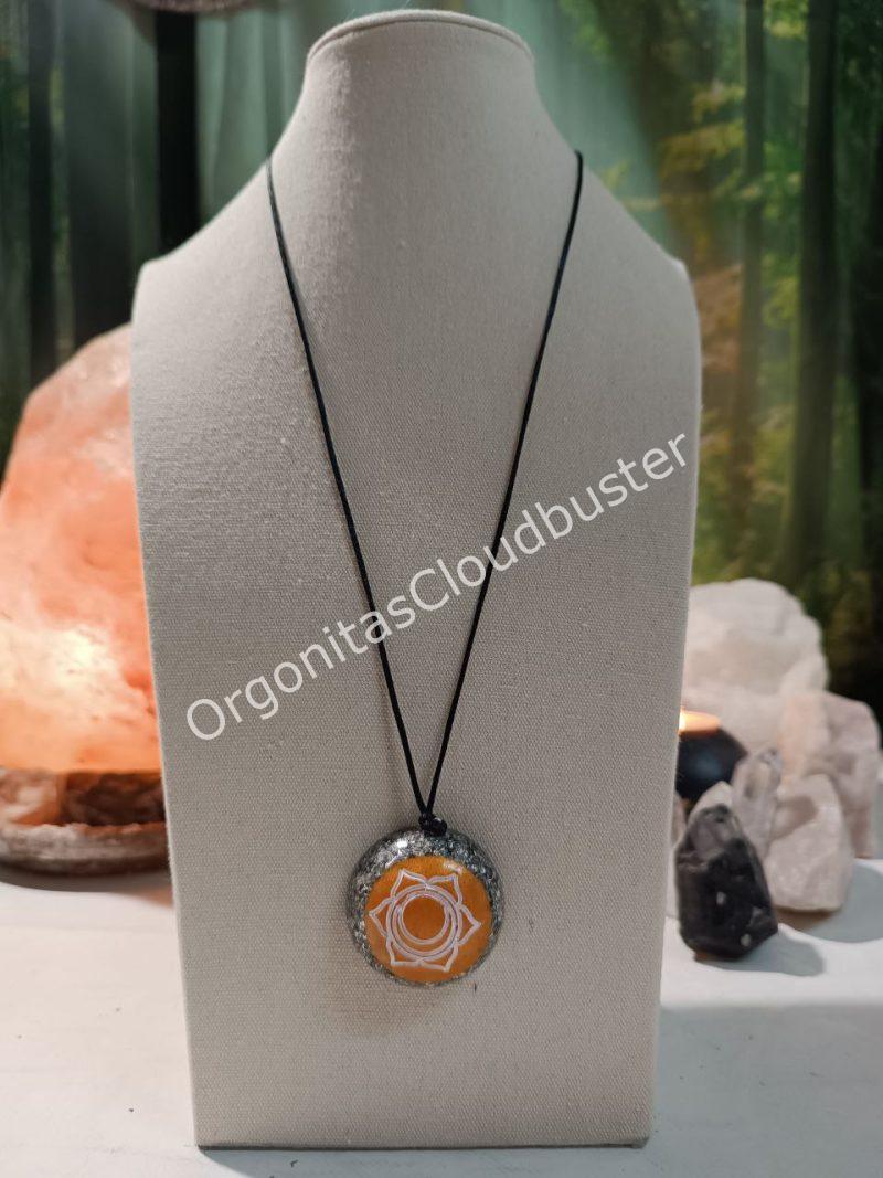 Orgonita / Electronite Colgante o llavero Chakra Sacro formato Semiesfera