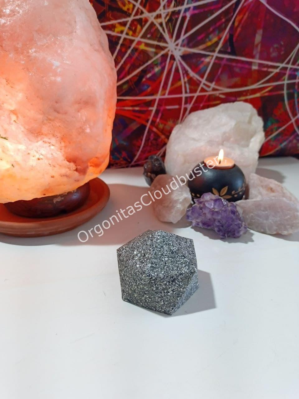 Orgonita / Electronite Pirámide Facetada - Imagen 3