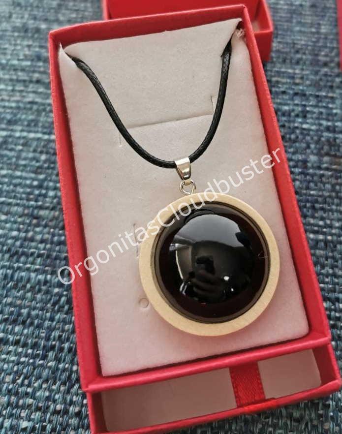 Colgante de Shungita y madera 2 colores