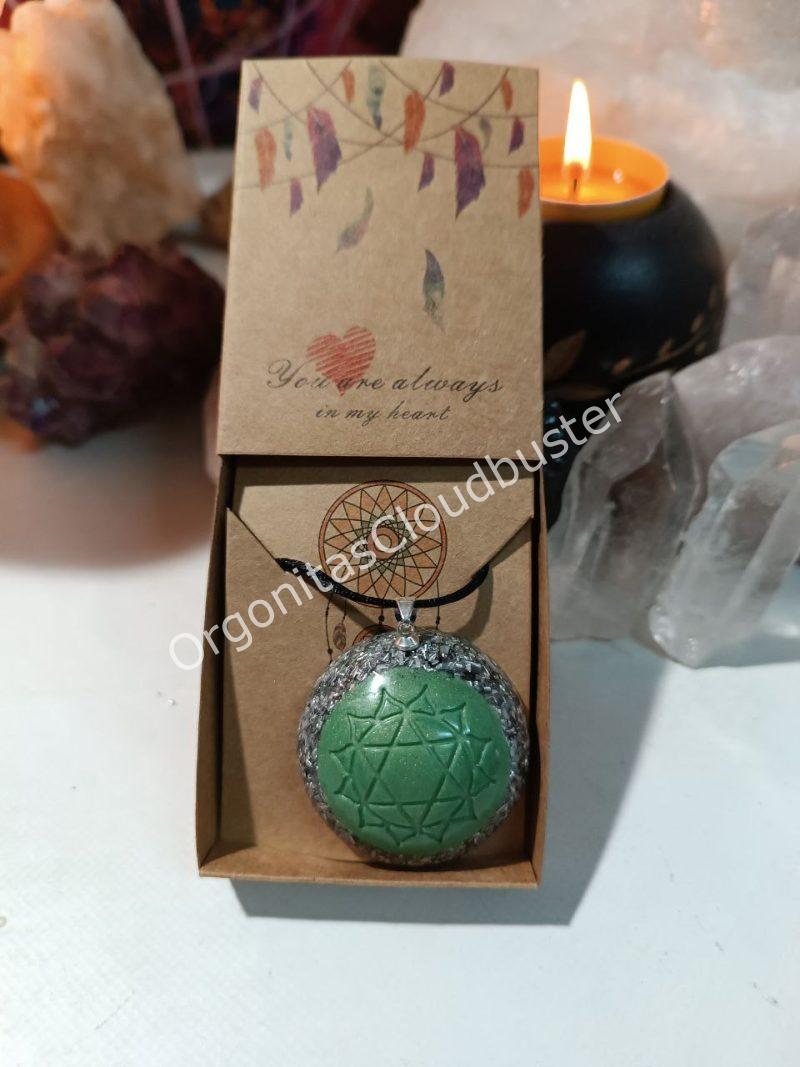 Orgonita / Electronite Colgante o llavero Chakra Corazón o Cardíaco formato Semiesfera - Imagen 6