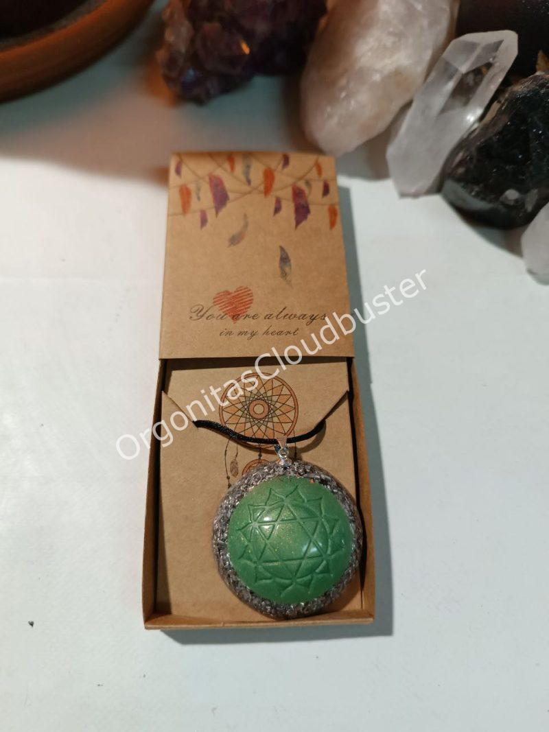 Orgonita / Electronite Colgante o llavero Chakra Corazón o Cardíaco formato Semiesfera - Imagen 5