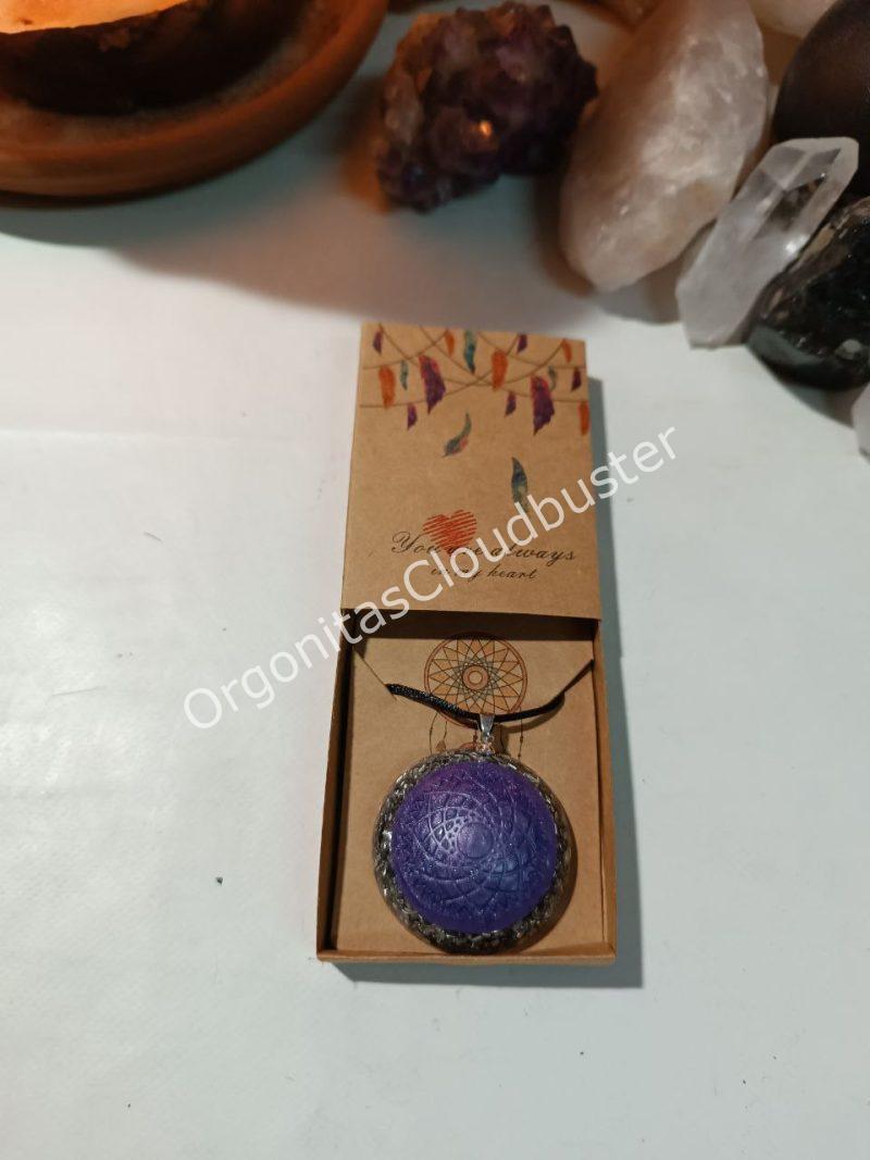 Orgonita / Electronite Colgante o llavero Chakra Corona formato Semiesfera - Imagen 6