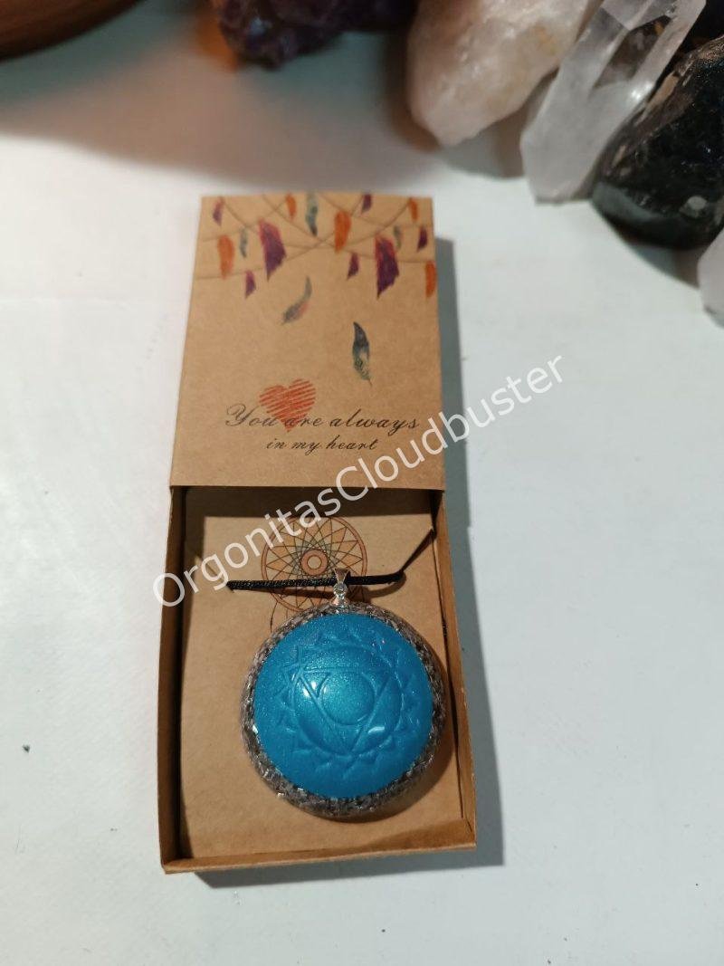 Orgonita / Electronite Colgante o llavero Chakra de Garganta formato Semiesfera - Imagen 5