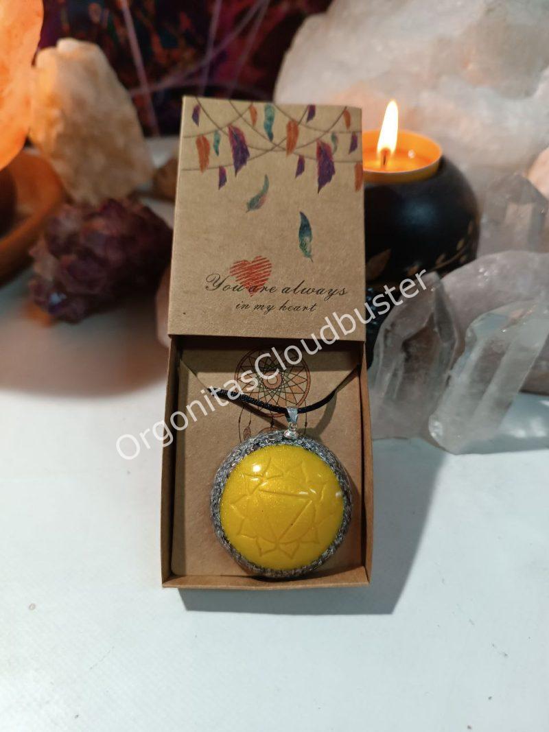 Orgonita / Electronite Colgante o llavero Chakra Plexo Solar formato Semiesfera - Imagen 6