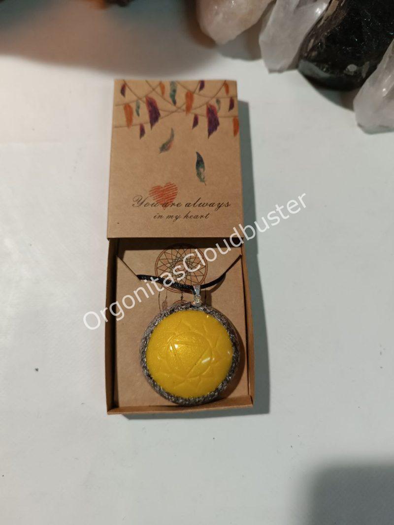 Orgonita / Electronite Colgante o llavero Chakra Plexo Solar formato Semiesfera - Imagen 5