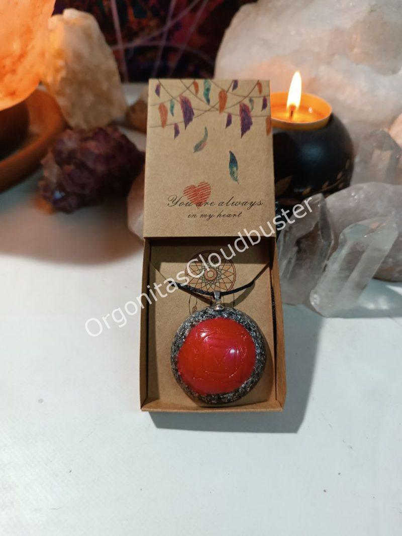 Orgonita / Electronite Colgante o llavero Chakra Raíz formato Semiesfera - Imagen 5